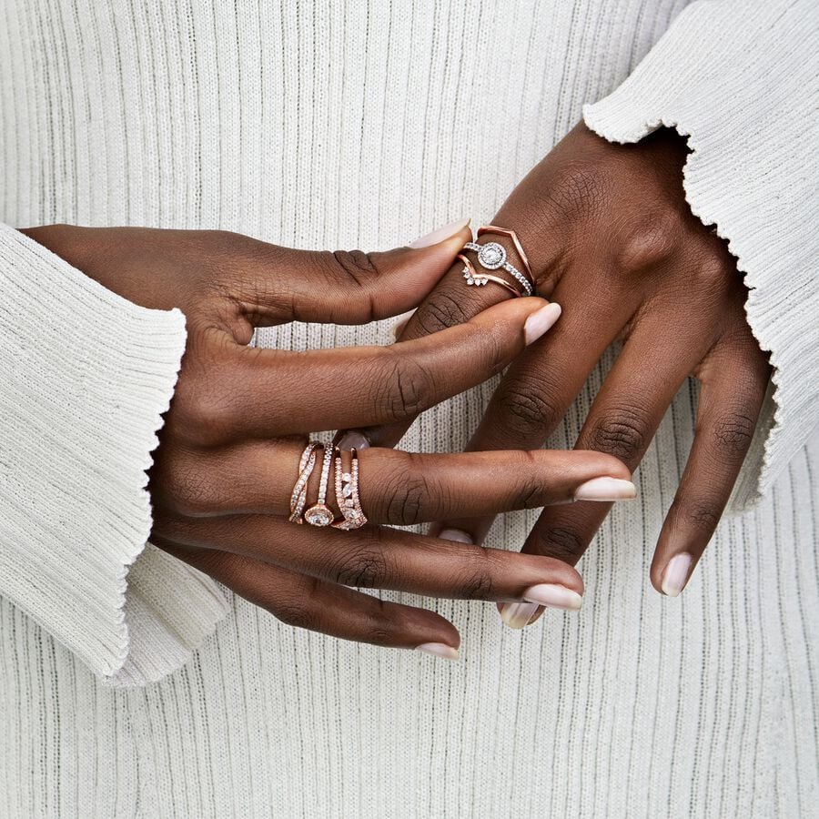 Sparkling Twisted Lines Ring
