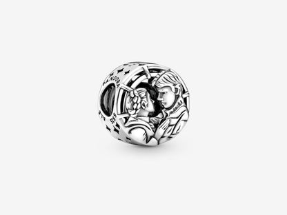 Han Solo & Leia Kiss Charm