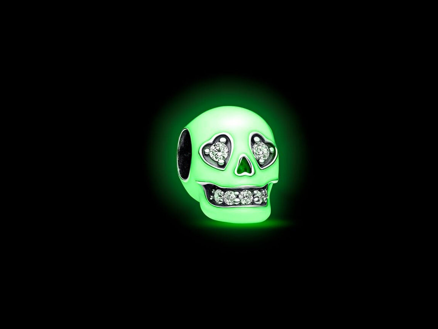 Glow-in-the-dark Sparkling Skull Charm
