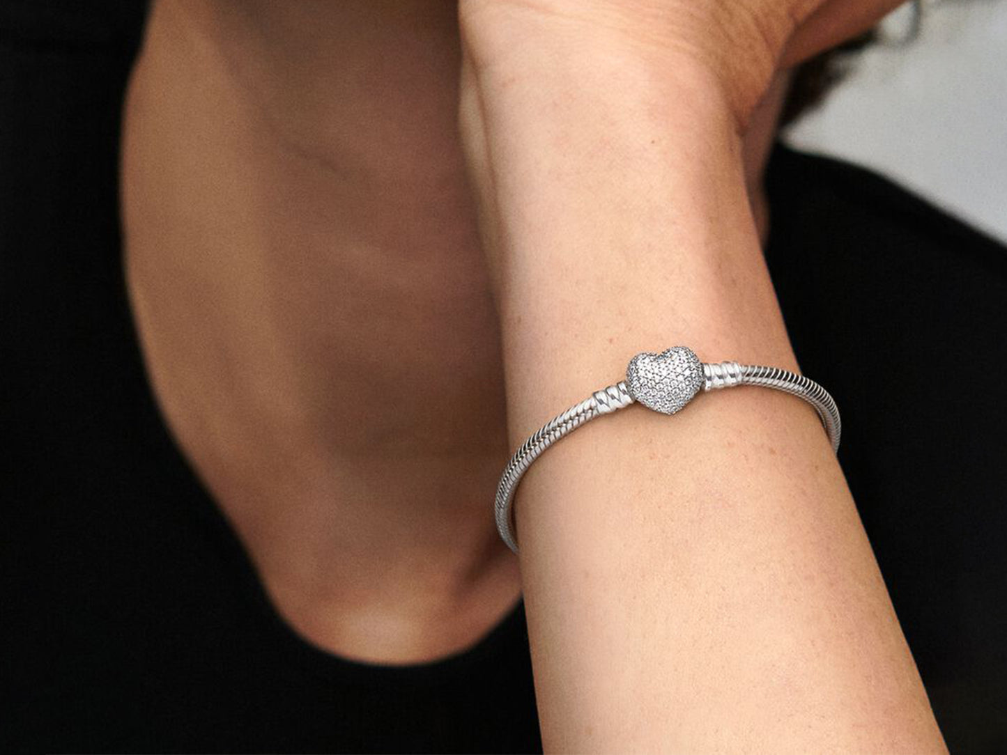 Sparkling Heart Clasp Snake Chain Bracelet