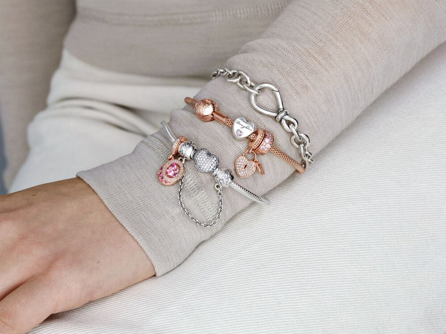 Sparkling Heart Clasp Snake Chain Bracelet