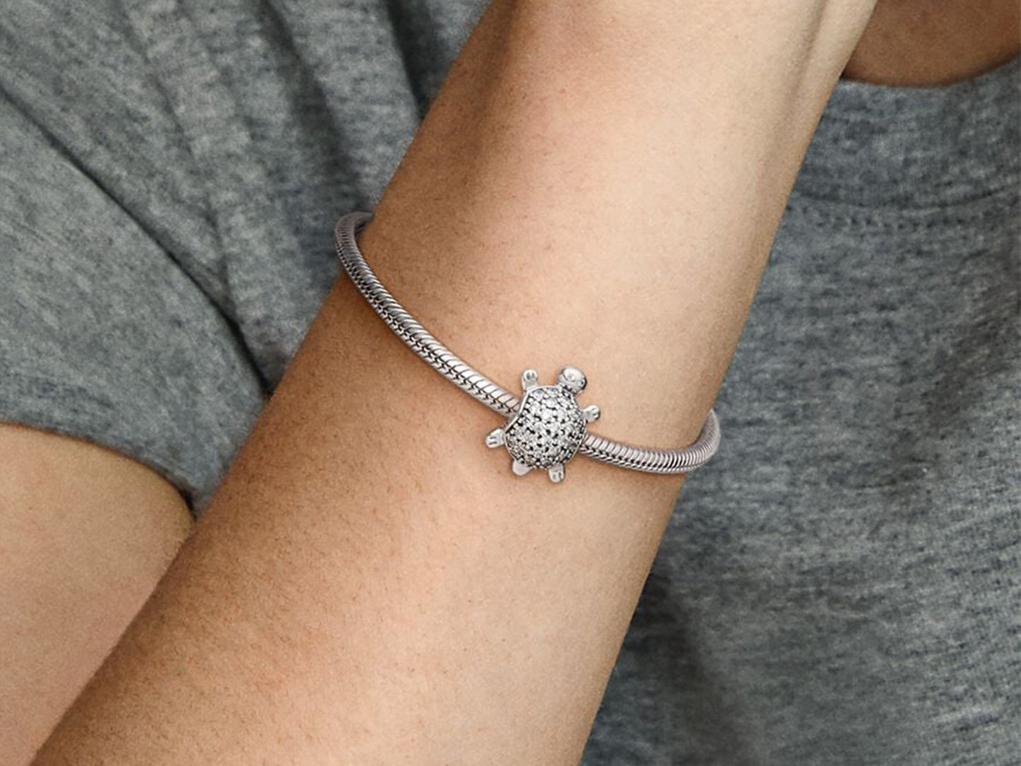 Pavé-set Turtle Charm