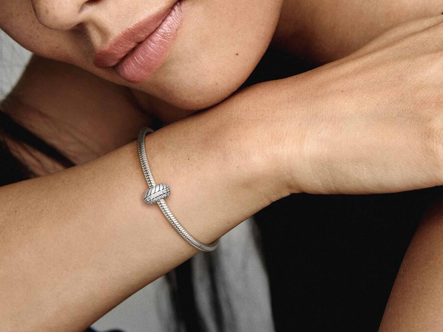 pavé snake bone chain clip Charm