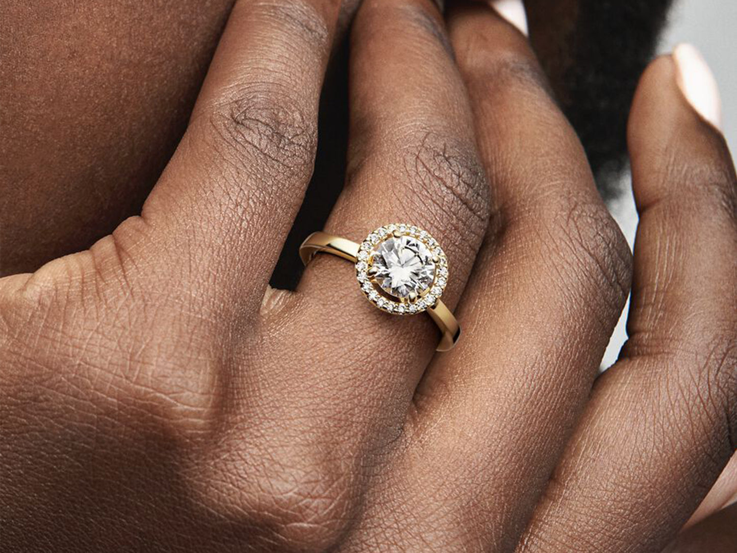 Sparkling Round Halo Ring