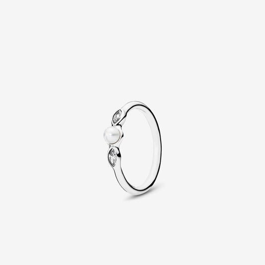 Radiant Leaf Elegance Ring