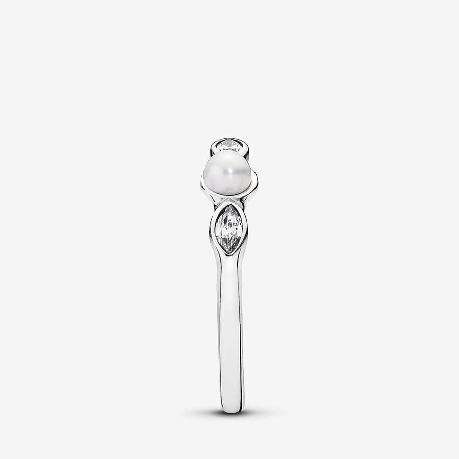 Radiant Leaf Elegance Ring