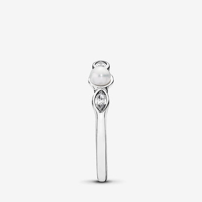 Radiant Leaf Elegance Ring