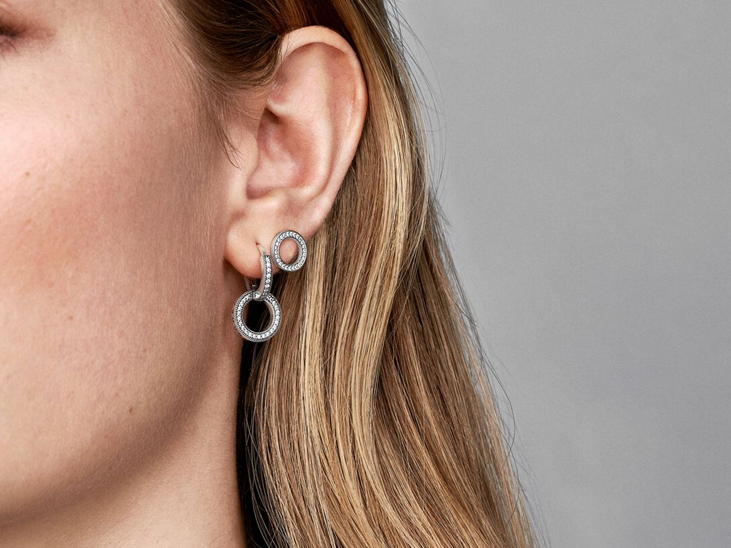 Sparkling Circle Stud Earrings