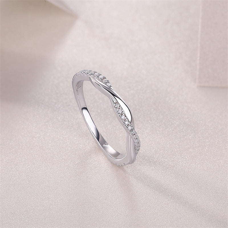 Refined 925 Silver Round Moissanite Ring