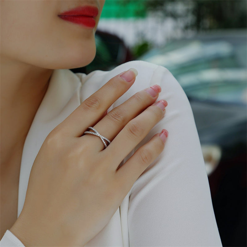 Refined 925 Silver Round Moissanite Ring