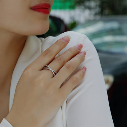 Refined 925 Silver Round Moissanite Ring