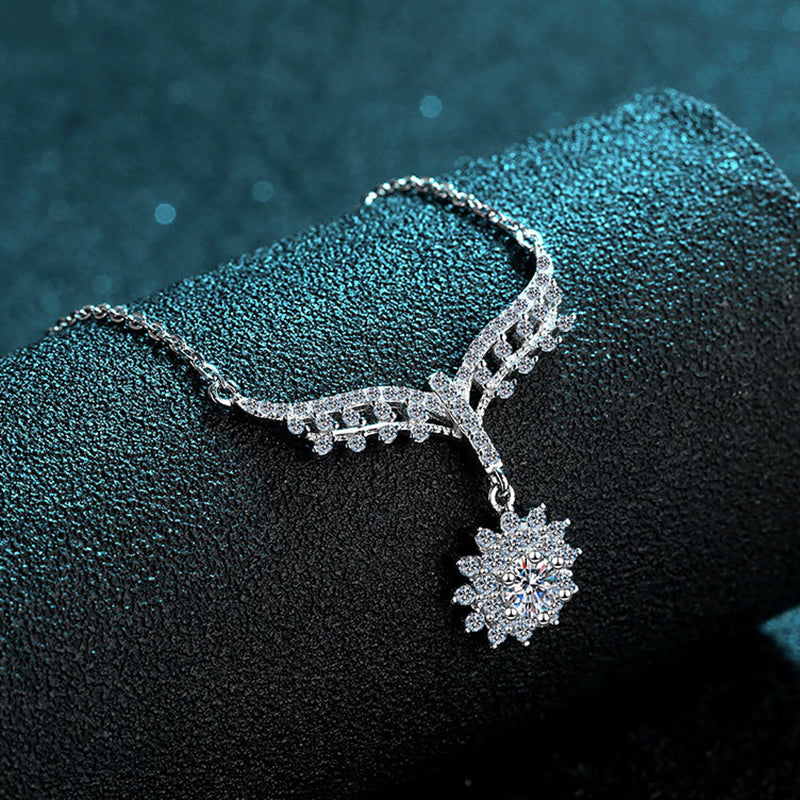 S925 Sterling Silver Four-Prong Pendant Necklace - 0.5CT Moissanite Simulated Diamond Collarbone Chain