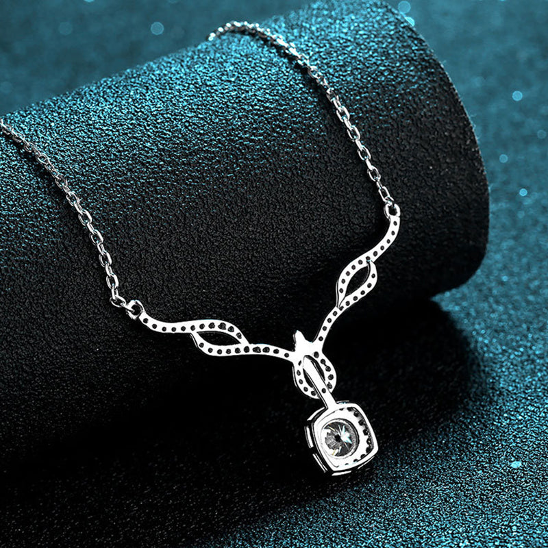 S925 Sterling Silver Knot Pendant Necklace - 0.8CT Moissanite Four-Prong Collarbone Chain