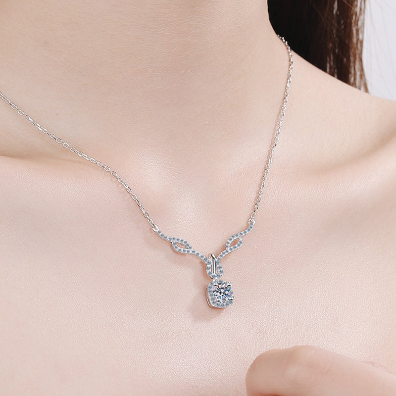S925 Sterling Silver Knot Pendant Necklace - 0.8CT Moissanite Four-Prong Collarbone Chain