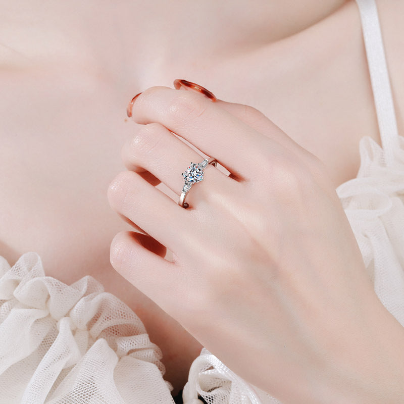 S925 Sterling Silver PT950 Platinum Plated Heart-Shaped 1ct Moissanite Proposal Ring