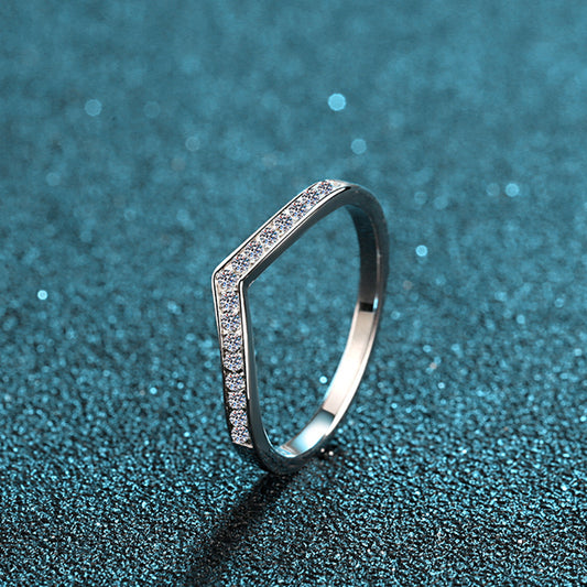 S925 Sterling Silver V-Shaped Eternity Band Ring | 0.14ct Moissanite & 7A Zircon Bear Design