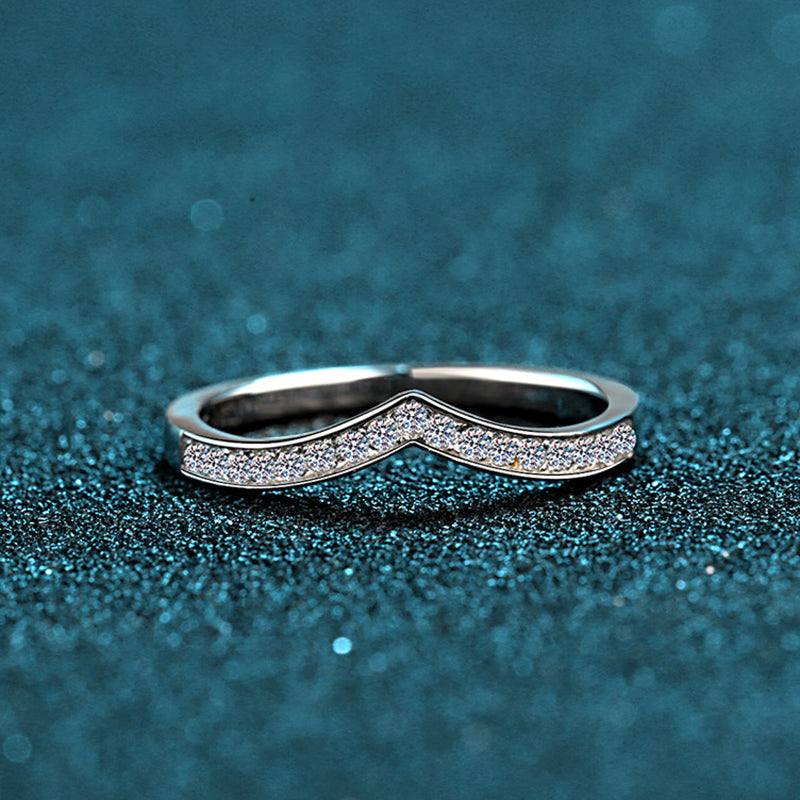S925 Sterling Silver V-Shaped Eternity Band Ring | 0.14ct Moissanite & 7A Zircon Bear Design