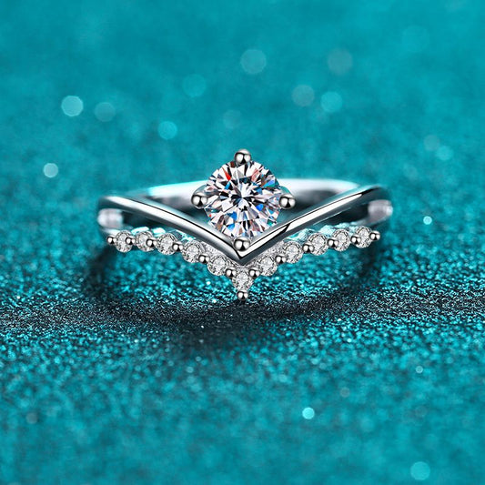 S925 Sterling Silver V-Shaped Micro-Pave Ring | 0.5ct Moissanite Crown Setting with Duck Motif