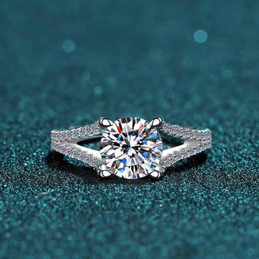 S925 Sterling Silver Four-Prong 2ct Moissanite Engagement Ring with Starlight Motif