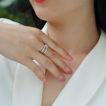 Sophisticated 925 Silver Ring with Round Moissanites