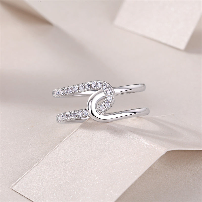 Sophisticated 925 Silver Ring with Round Moissanites