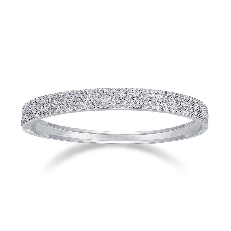 Sophisticated Adjustable Bracelet with Moissanite