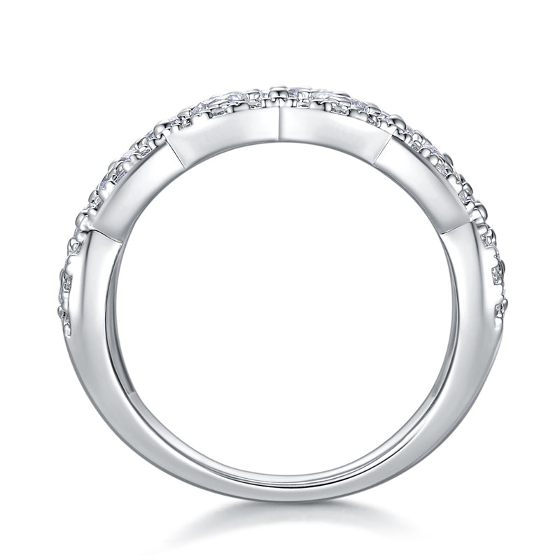 Sophisticated Round Diamond Ring in 925 Silver