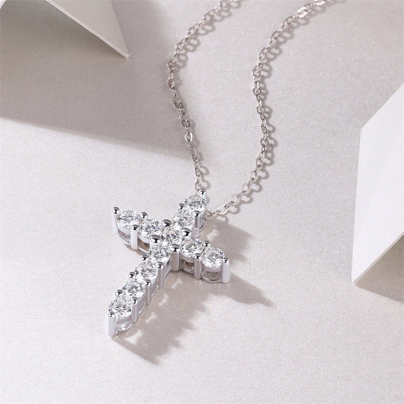 Sophisticated Unisex Necklace with Cross Design