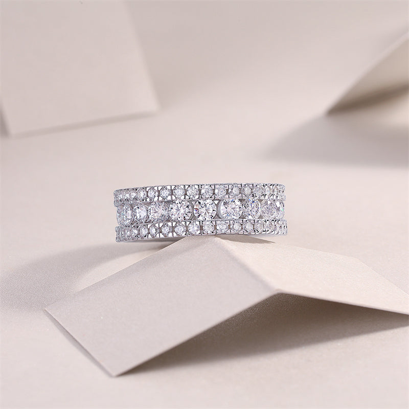 Stunning 925 Silver Band Featuring Mixed Moissanite