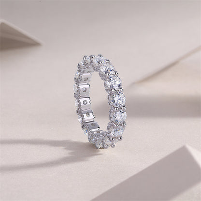 Stunning 925 Silver Band Featuring Round Moissanite