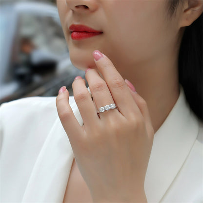 Stylish 925 Silver Band Featuring Round Moissanite Accents