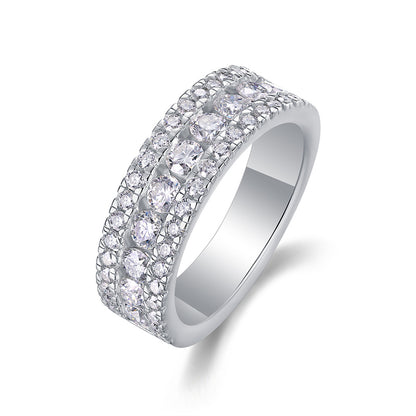 Subtle Round Moissanite Ring in 925 Silver