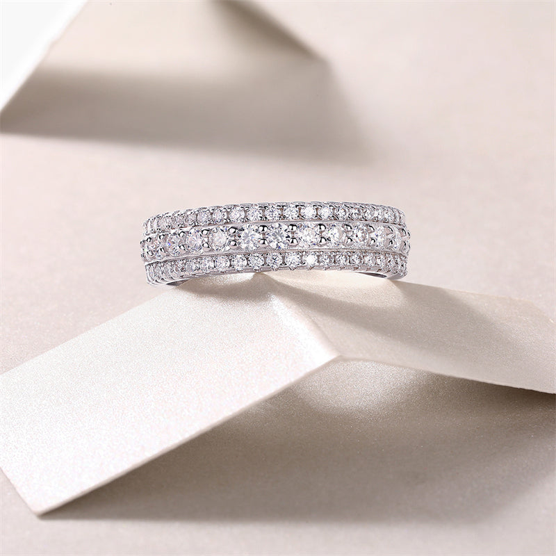 Trendsetting 925 Silver Ring with Round Moissanite Accent