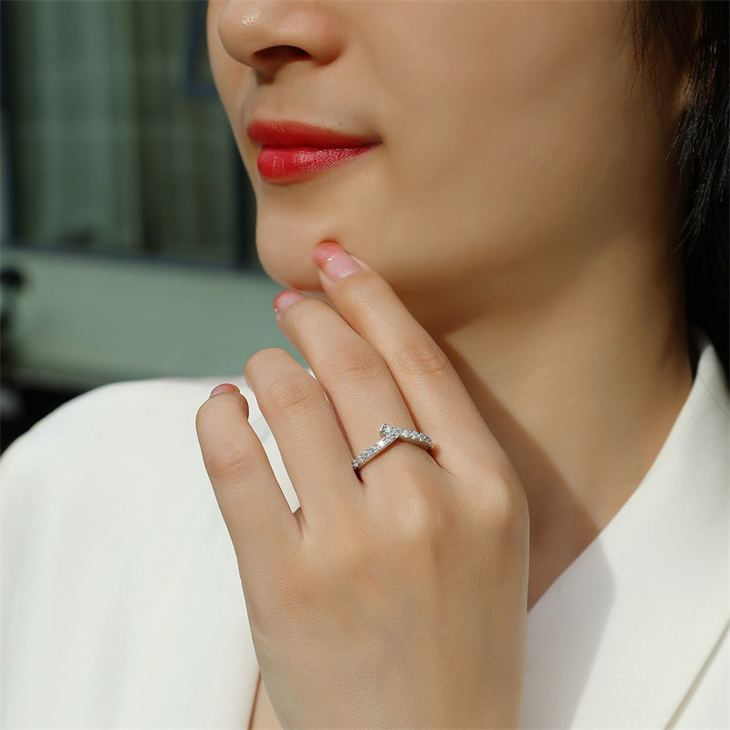 Trendy Geometric Round Moissanite Ring