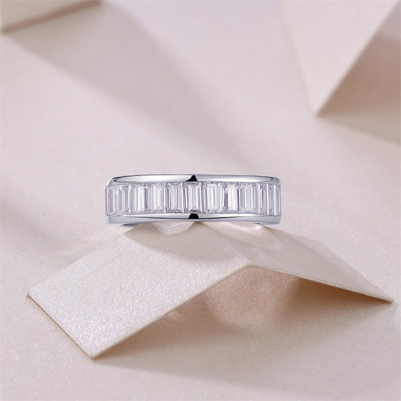 Women’s Elegant Geometric Moissanite Band