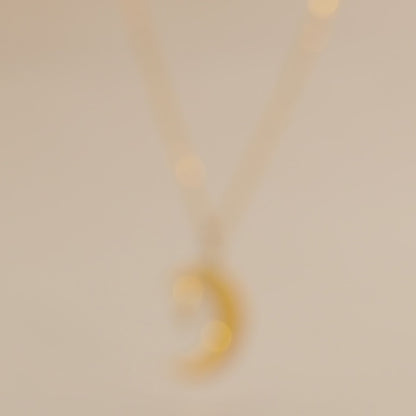 Minimalist Gold O-Chain Necklace with Celestial Moon Pendant